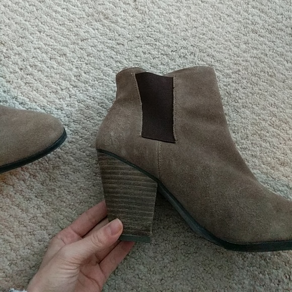 Vince Camuto booties - Picture 5 of 6